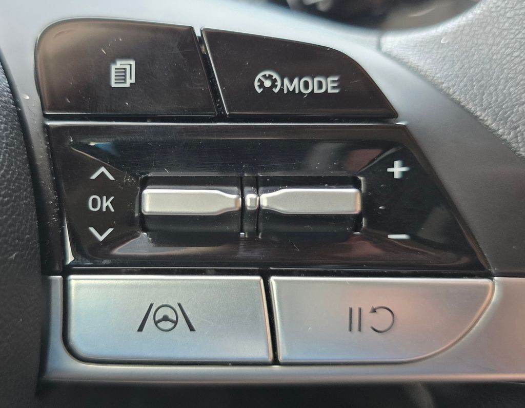 2023 Hyundai Elantra Image 22