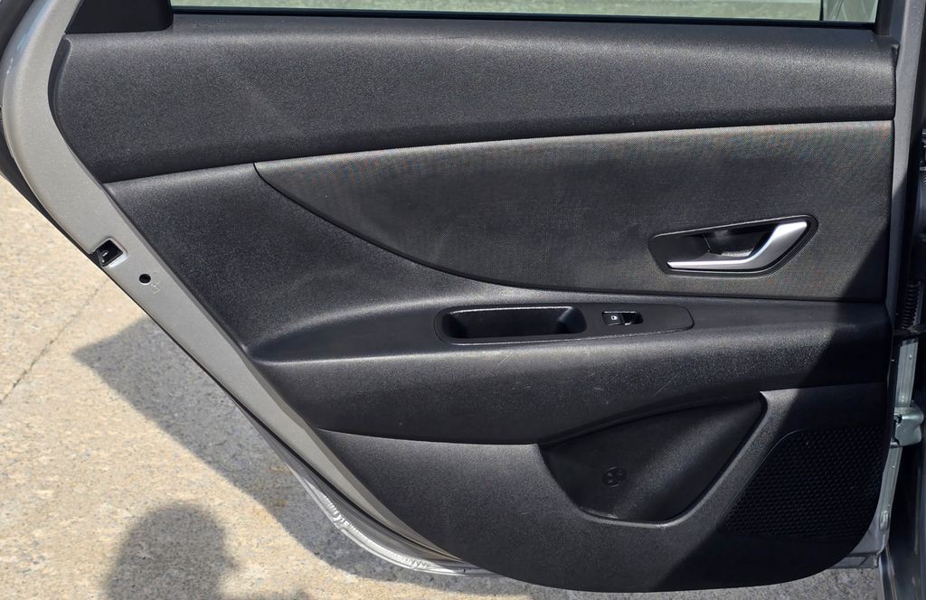 2023 Hyundai Elantra Image 30