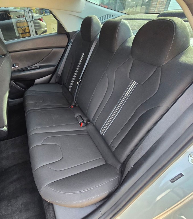 2023 Hyundai Elantra Image 32