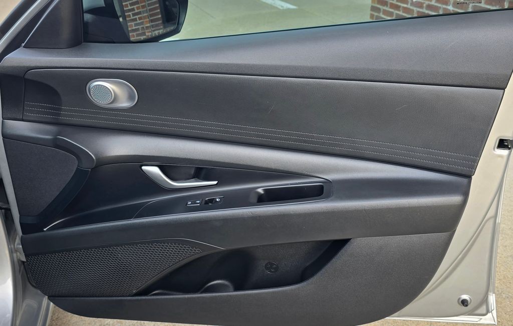 2023 Hyundai Elantra Image 33