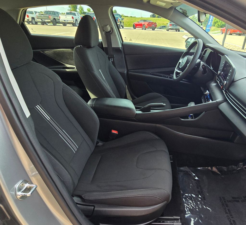 2023 Hyundai Elantra Image 34