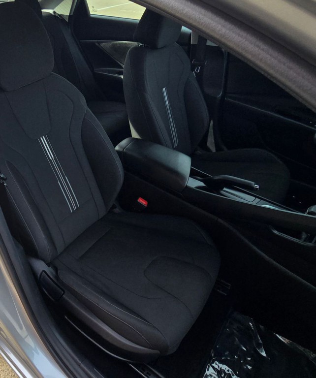 2023 Hyundai Elantra Image 35