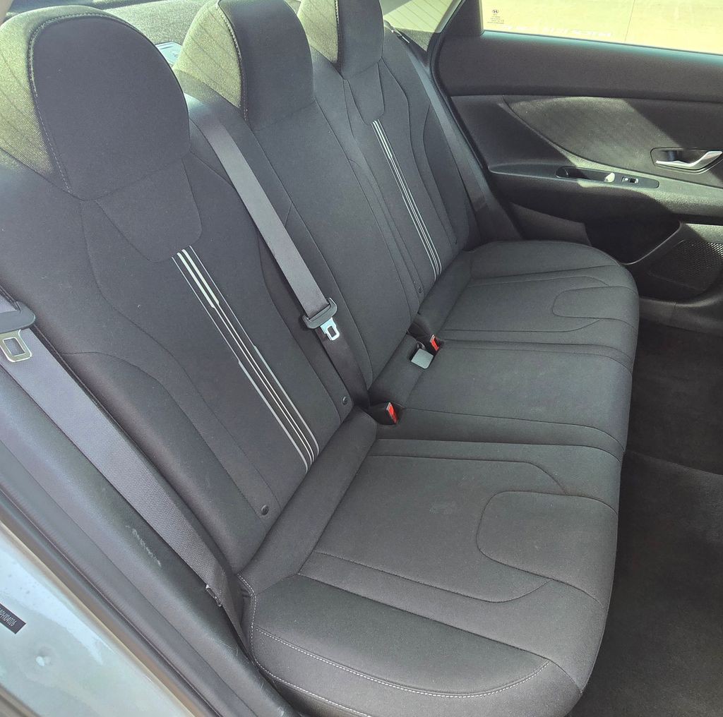 2023 Hyundai Elantra Image 38