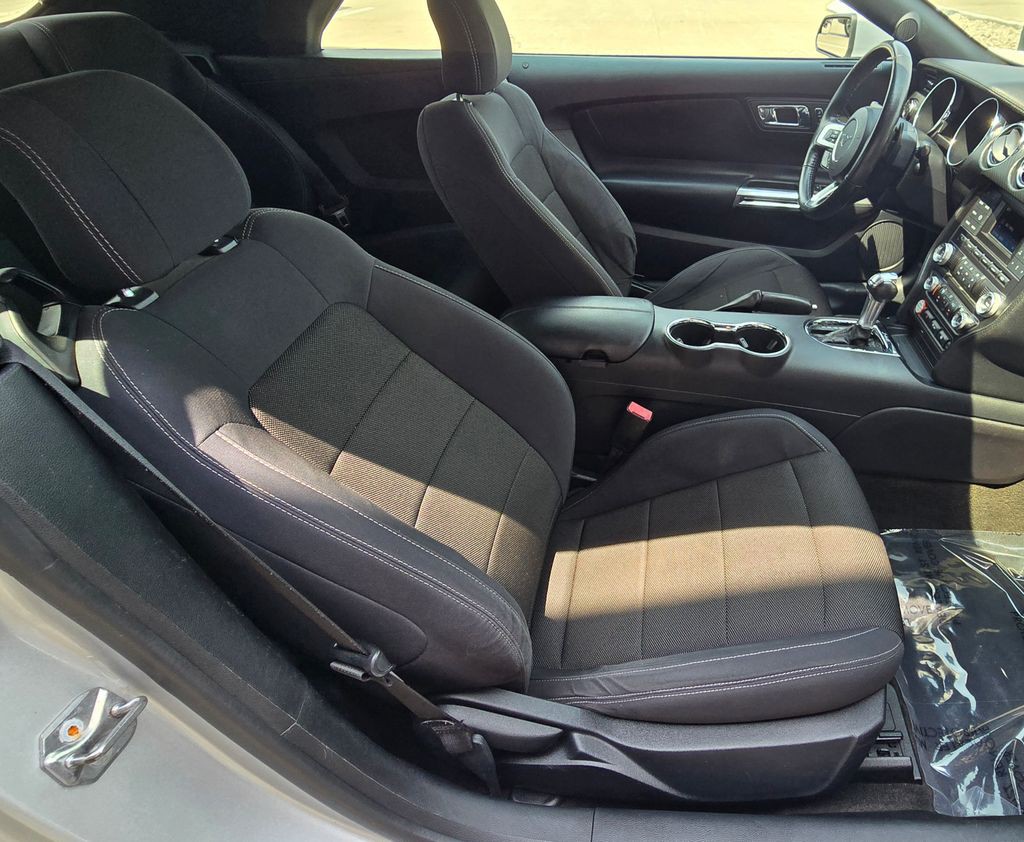 2016 Ford Mustang Image 35