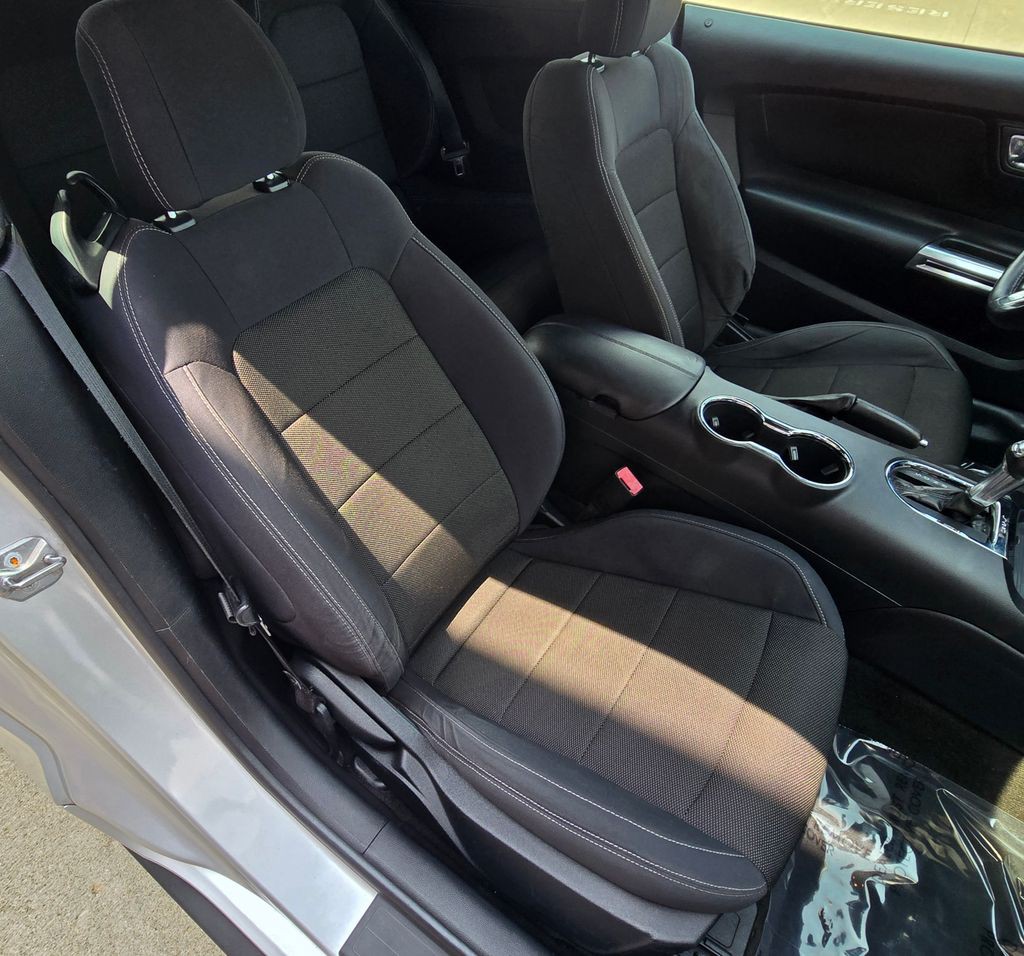 2016 Ford Mustang Image 36