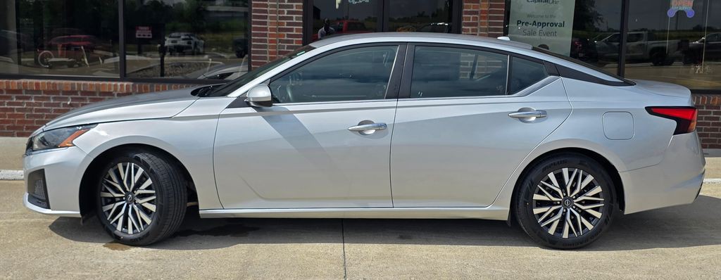 2023 Nissan Altima Image 3