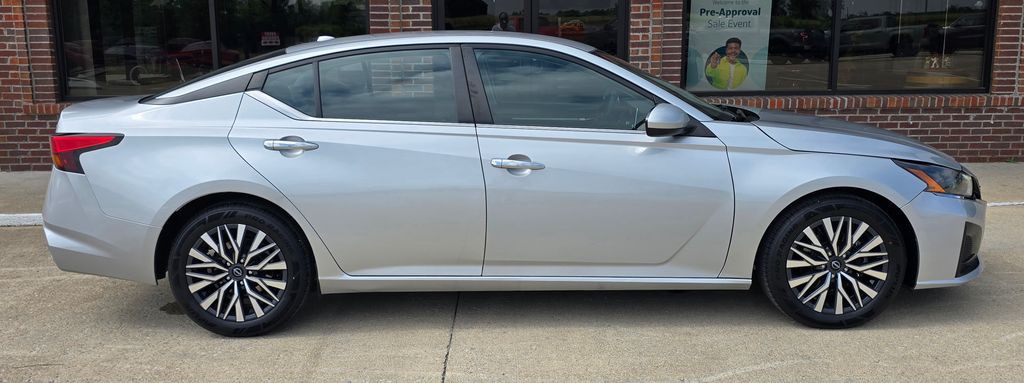 2023 Nissan Altima Image 4
