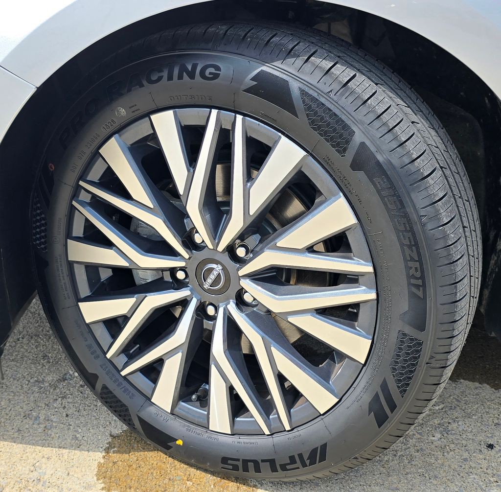 2023 Nissan Altima Image 10