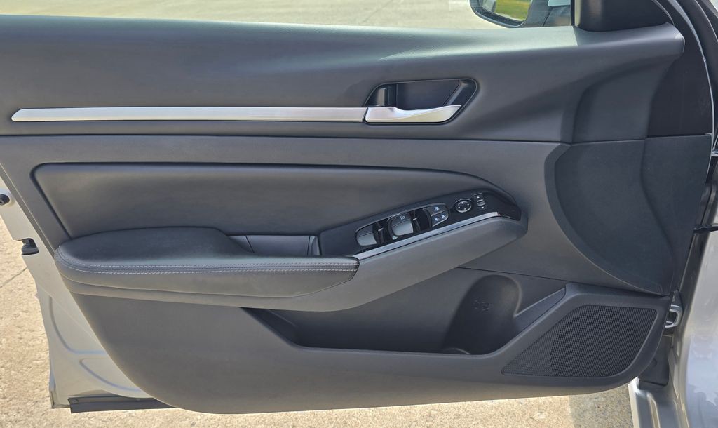 2023 Nissan Altima Image 14