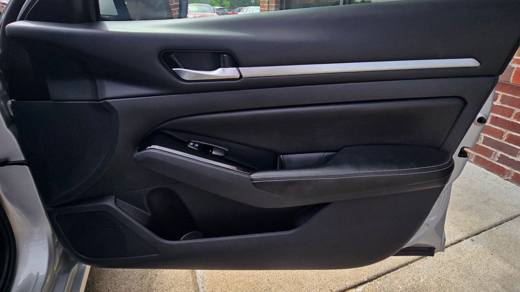 2023 Nissan Altima Image 30