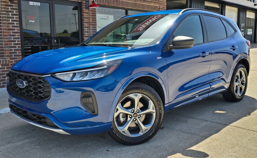 2023 Ford Escape Image 2
