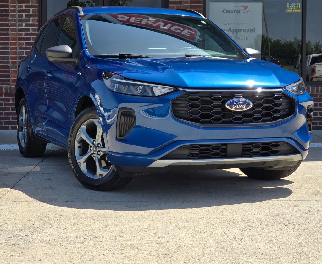 2023 Ford Escape Image 2