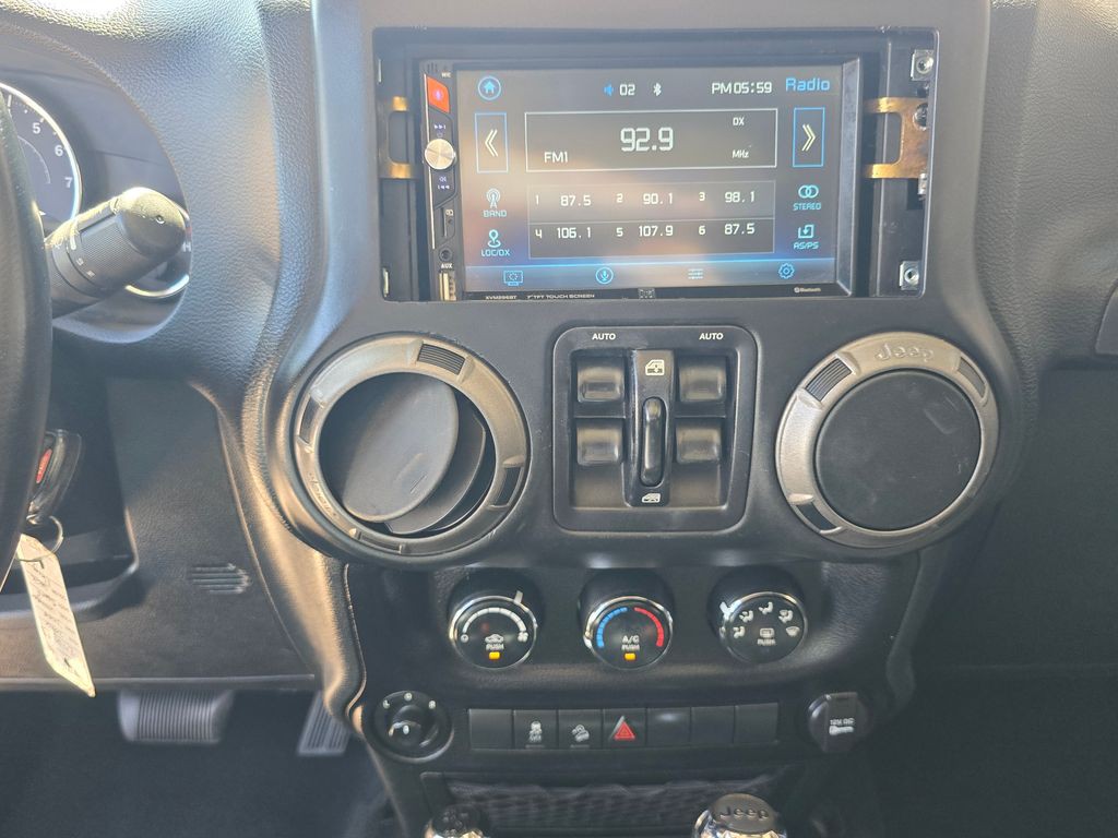 2016 Jeep Wrangler Image 21