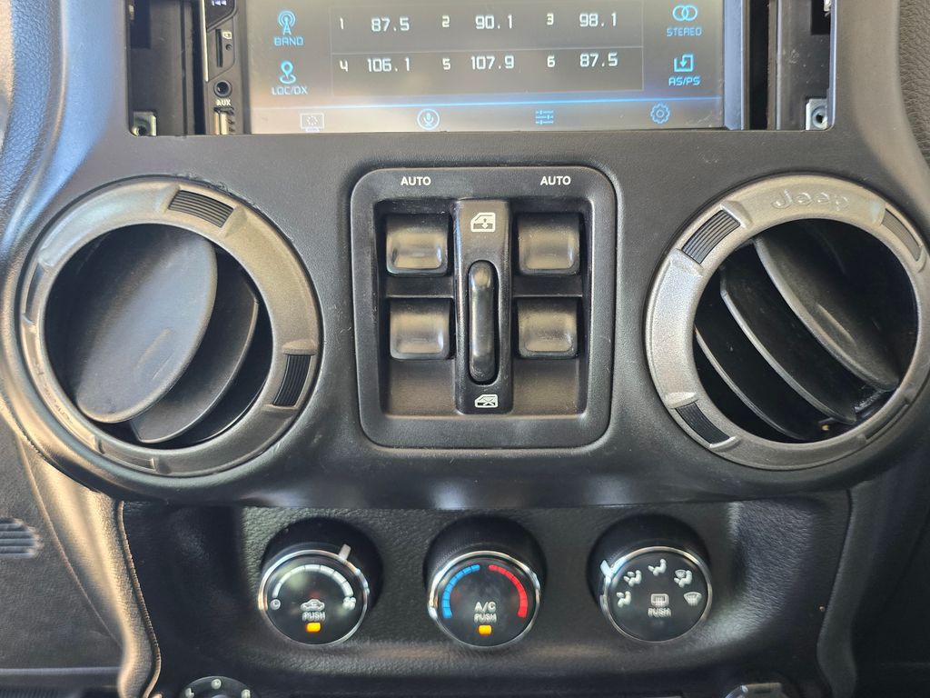 2016 Jeep Wrangler Image 23