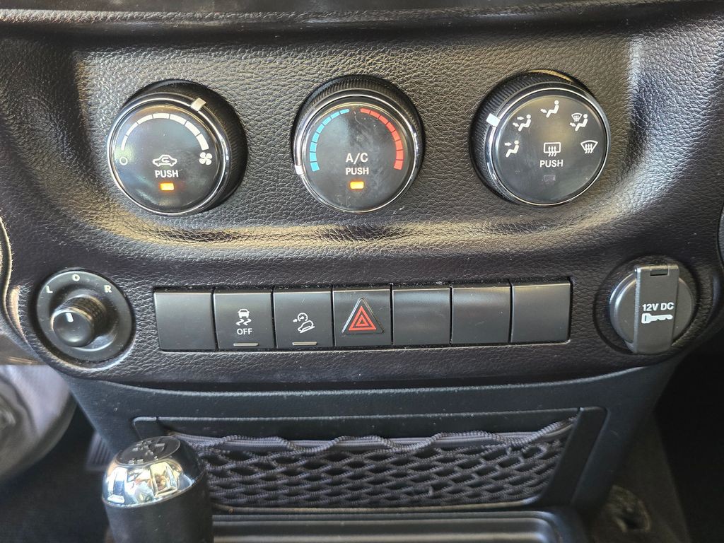 2016 Jeep Wrangler Image 24