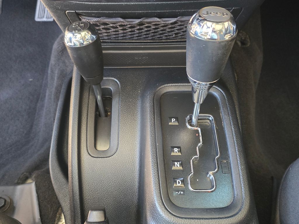 2016 Jeep Wrangler Image 25