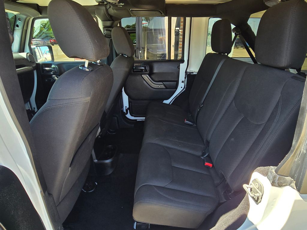 2016 Jeep Wrangler Image 28
