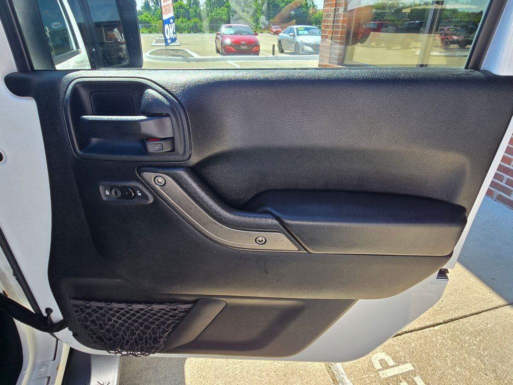 2016 Jeep Wrangler Image 30
