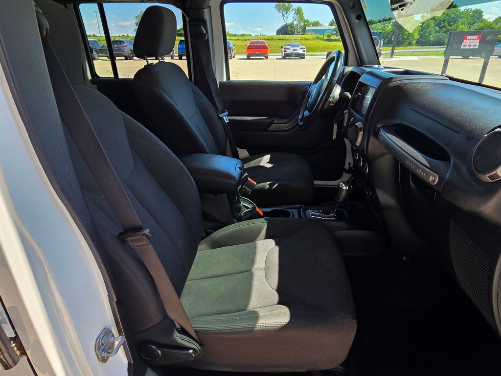 2016 Jeep Wrangler Image 31