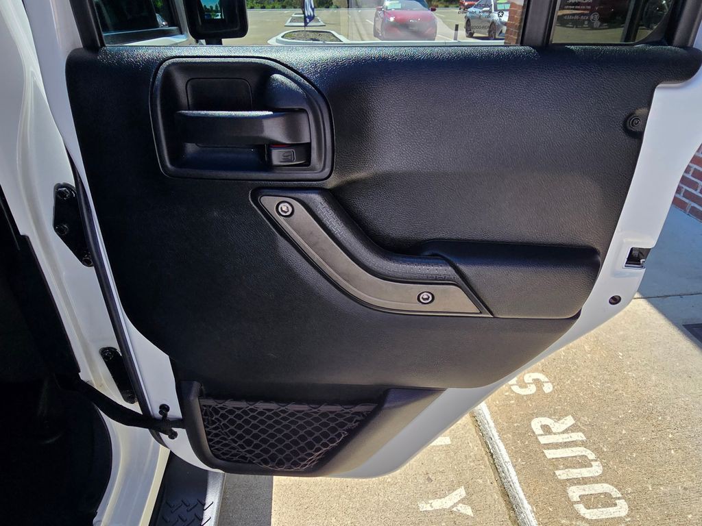 2016 Jeep Wrangler Image 33