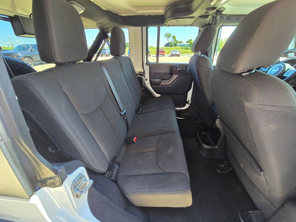 2016 Jeep Wrangler Image 34
