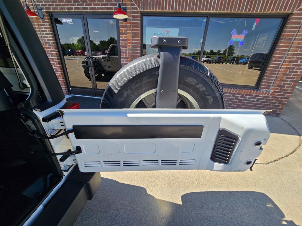 2016 Jeep Wrangler Image 37