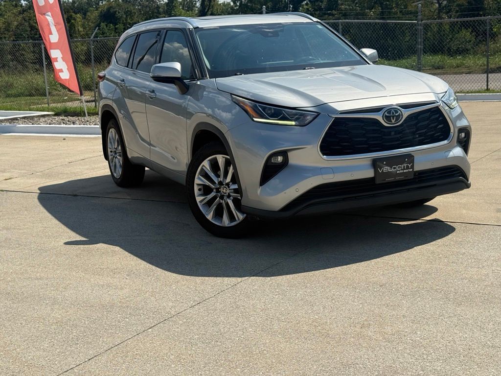 2022 Toyota Highlander Image 2