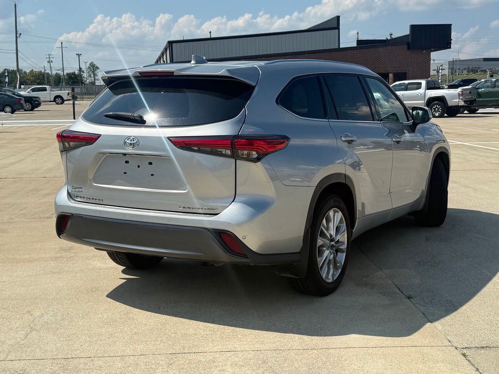 2022 Toyota Highlander Image 6