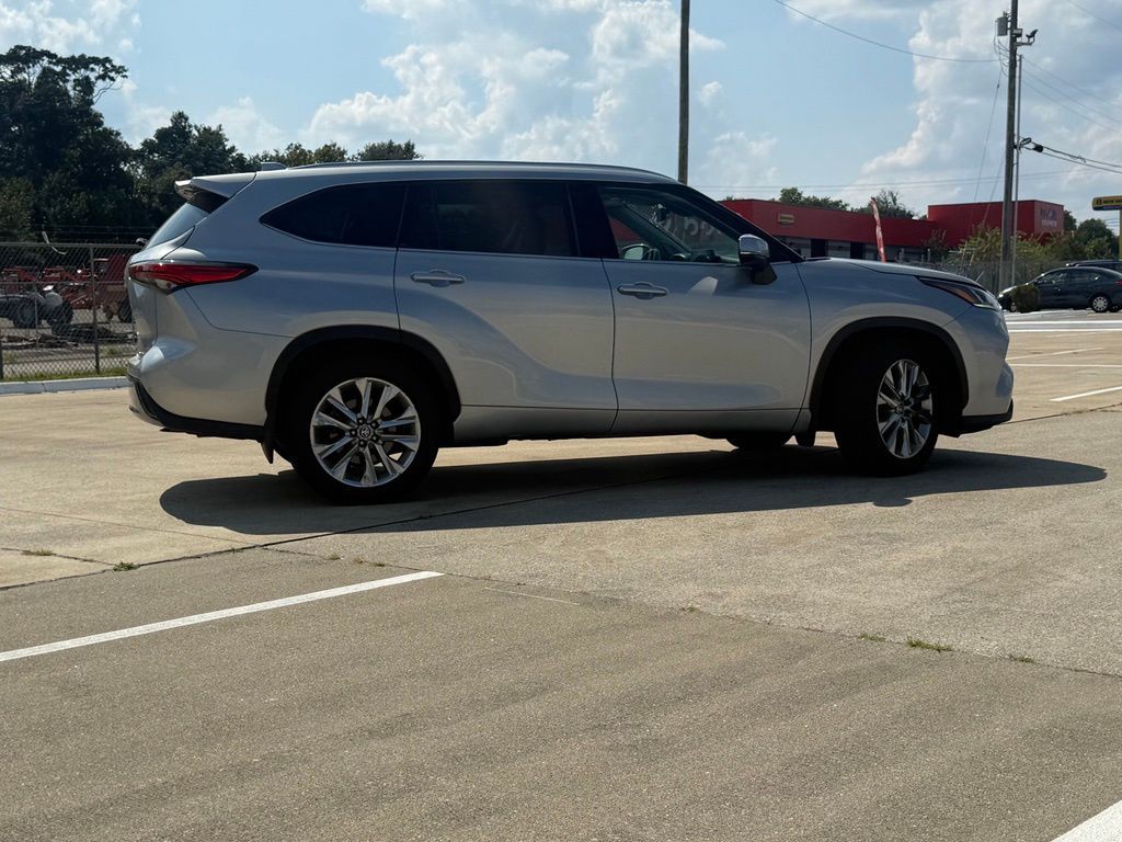 2022 Toyota Highlander Image 8