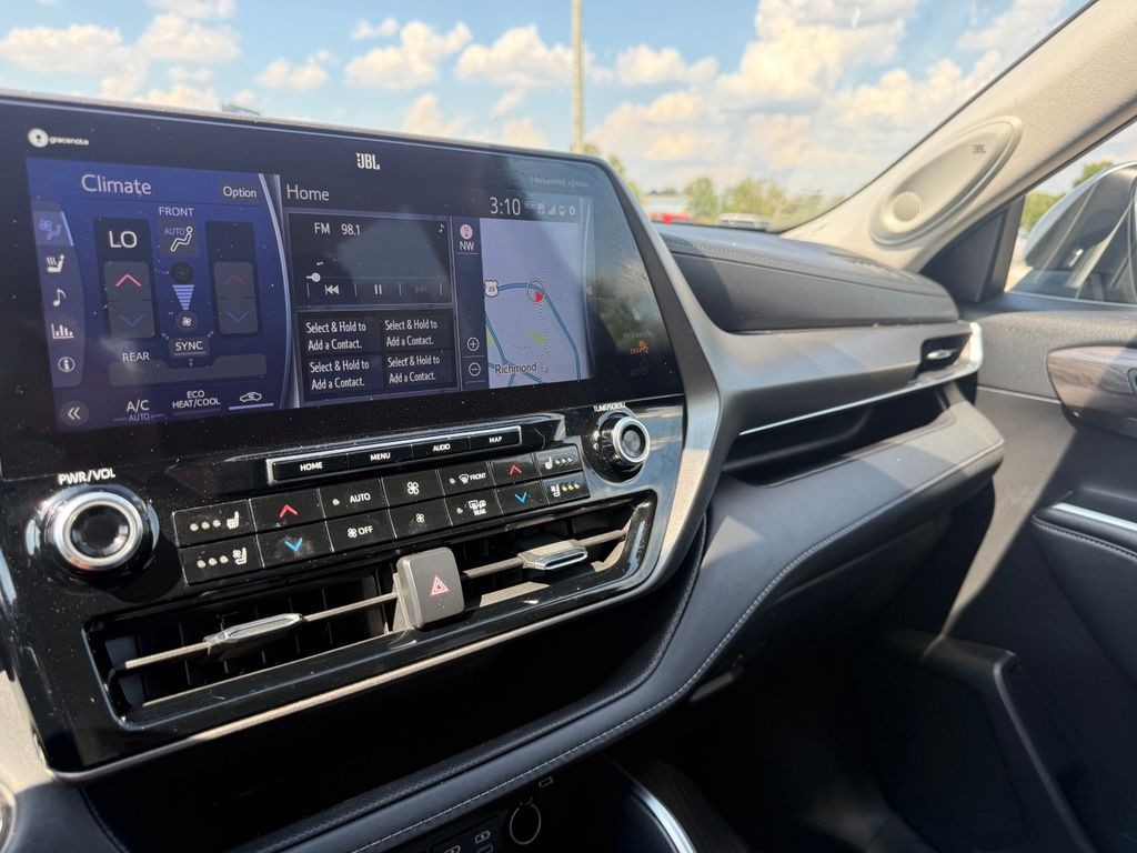 2022 Toyota Highlander Image 14