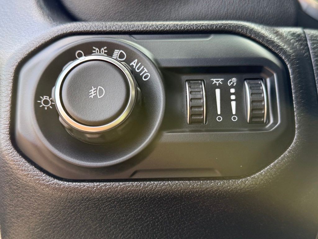 2022 Jeep Wrangler Image 26