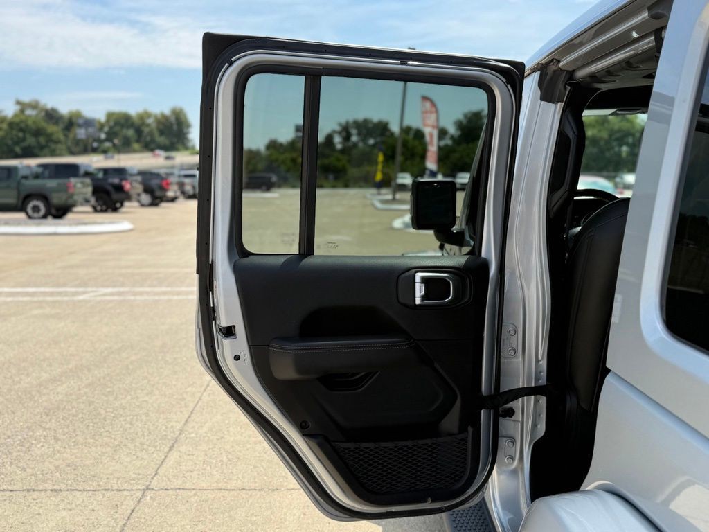 2022 Jeep Wrangler Image 35