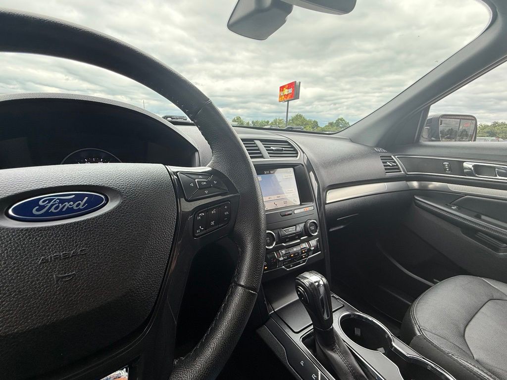 2018 Ford Explorer Image 32