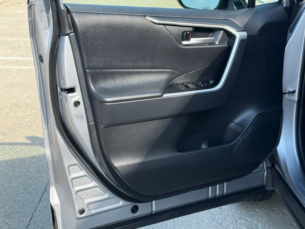 2023 Toyota Rav4 Image 18