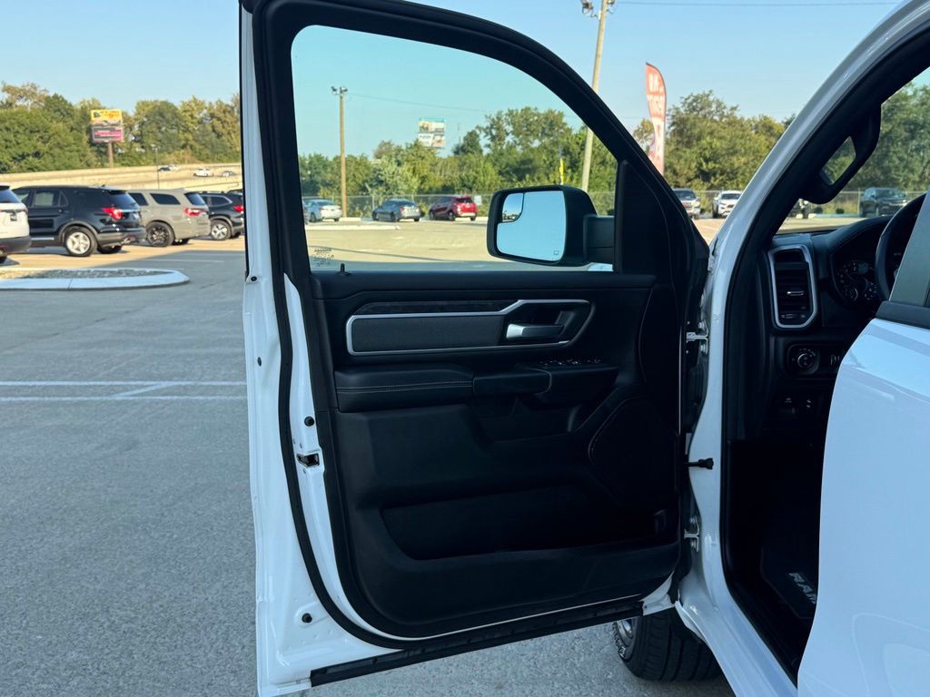 2023 RAM 1500 Image 34