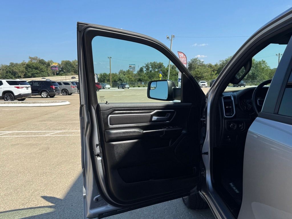 2023 RAM 1500 Image 8