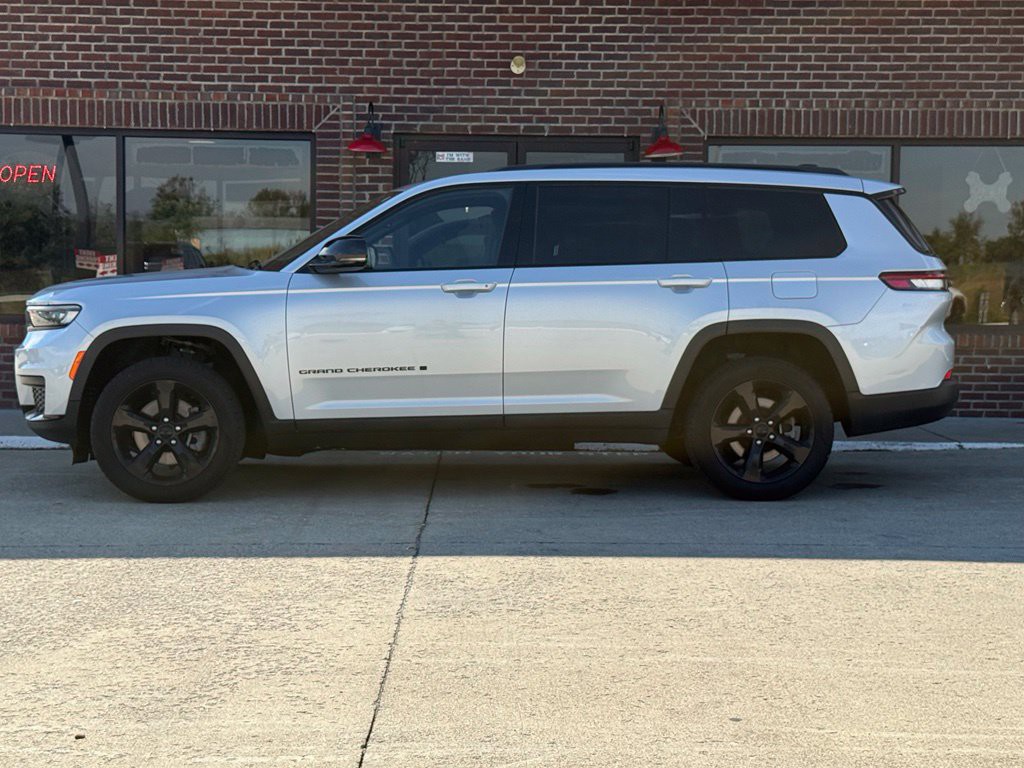 2023 Jeep Grand Cherokee Image 10