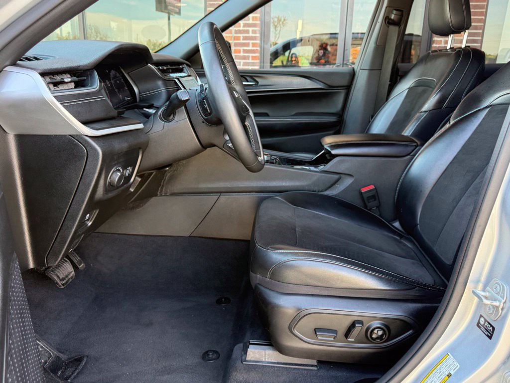 2023 Jeep Grand Cherokee Image 18