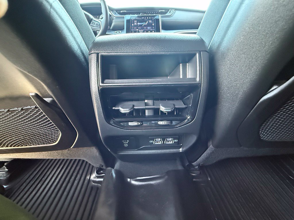 2023 Jeep Grand Cherokee Image 35
