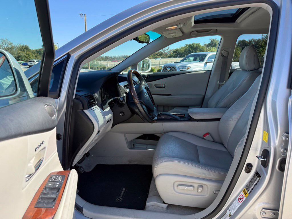 2011 Lexus RX Image 11