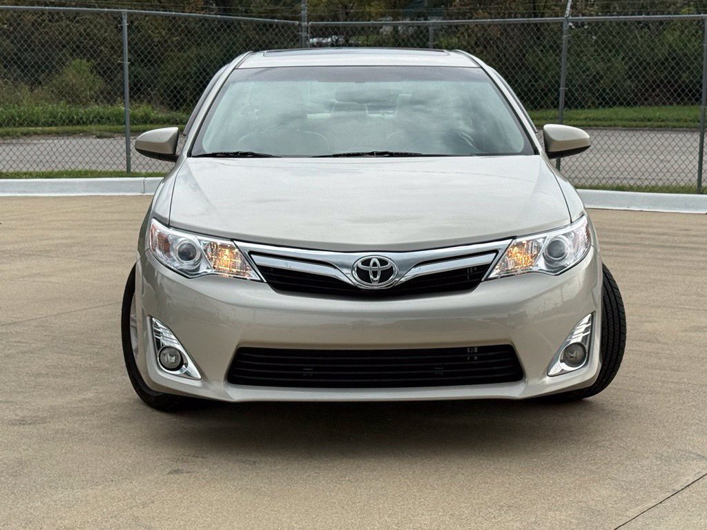 2014 Toyota Camry Image 2