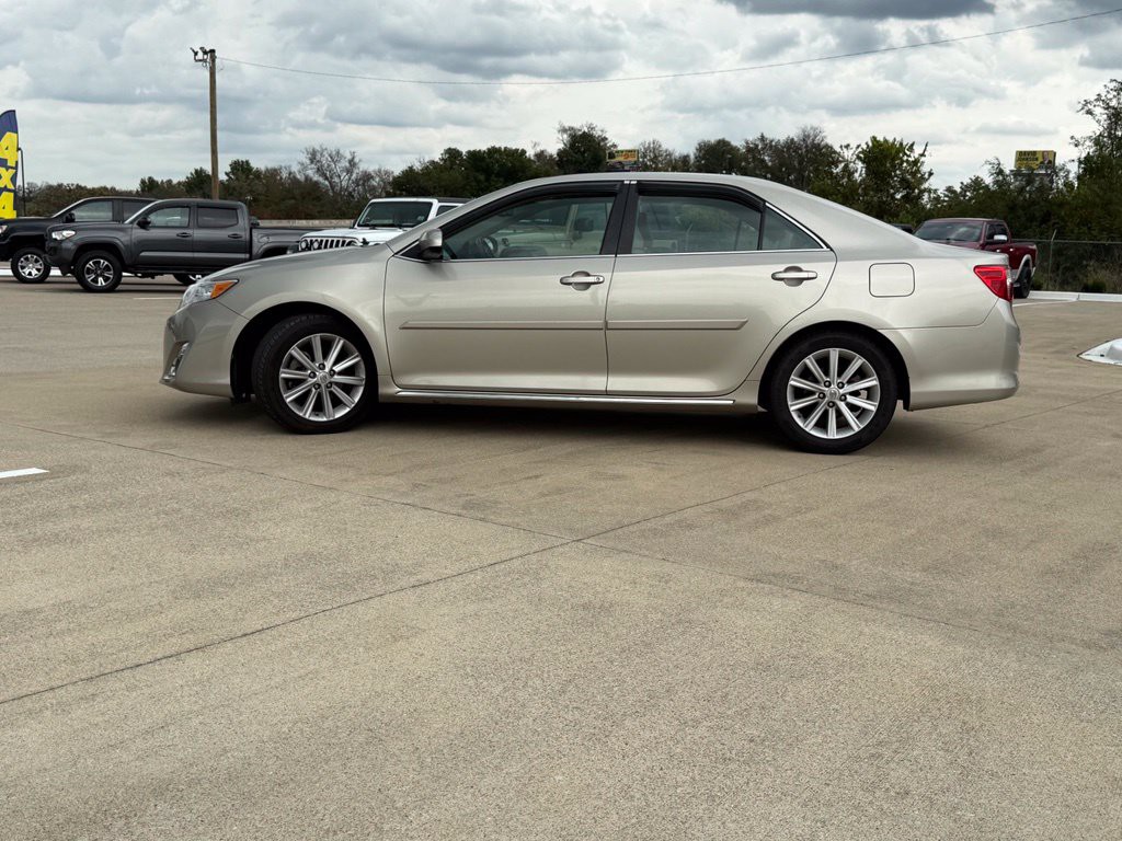2014 Toyota Camry Image 9