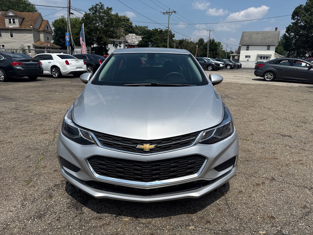 2017 Chevrolet Cruze Image 2
