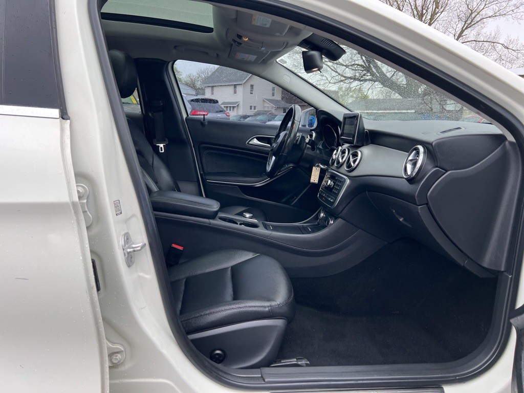 2015 Mercedes-Benz GLA-Class Image 12