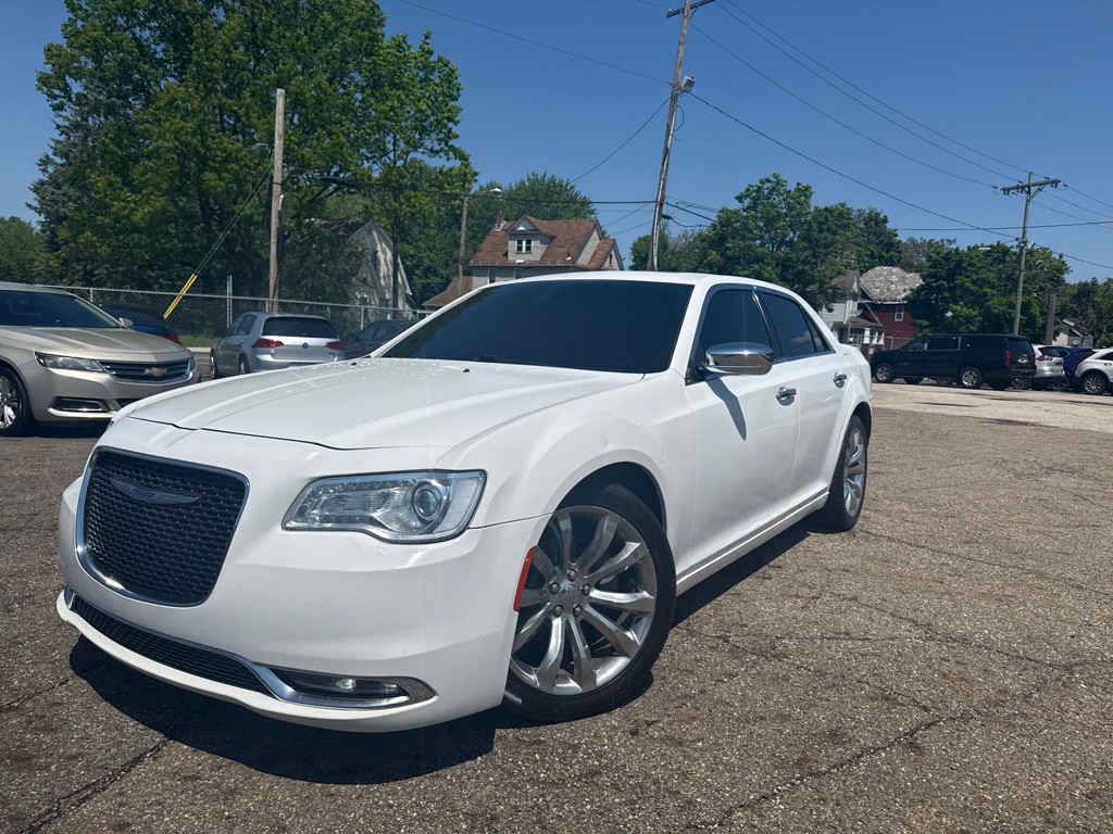 2020 Chrysler 300 Image 1