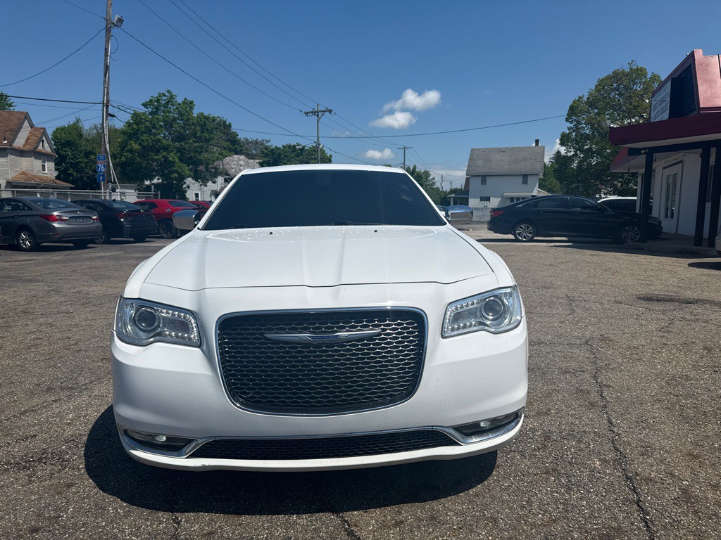 2020 Chrysler 300 Image 2