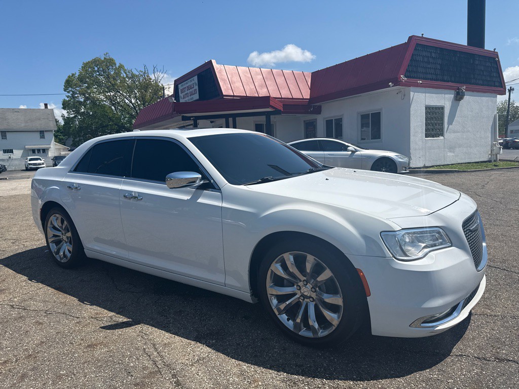 2020 Chrysler 300 Image 3