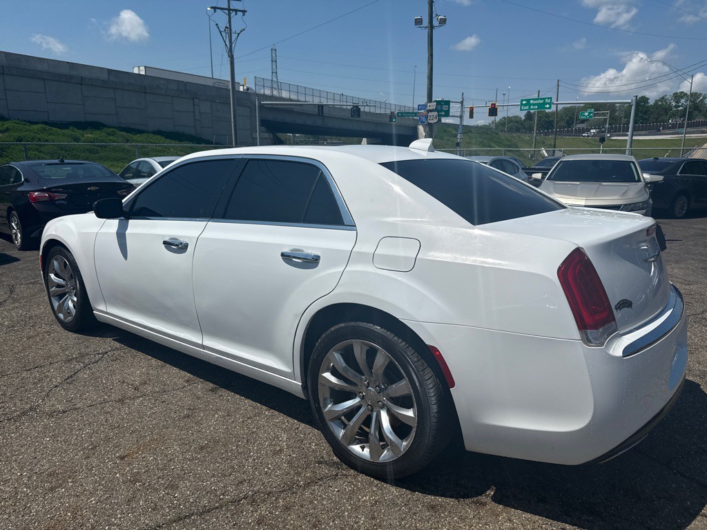 2020 Chrysler 300 Image 5