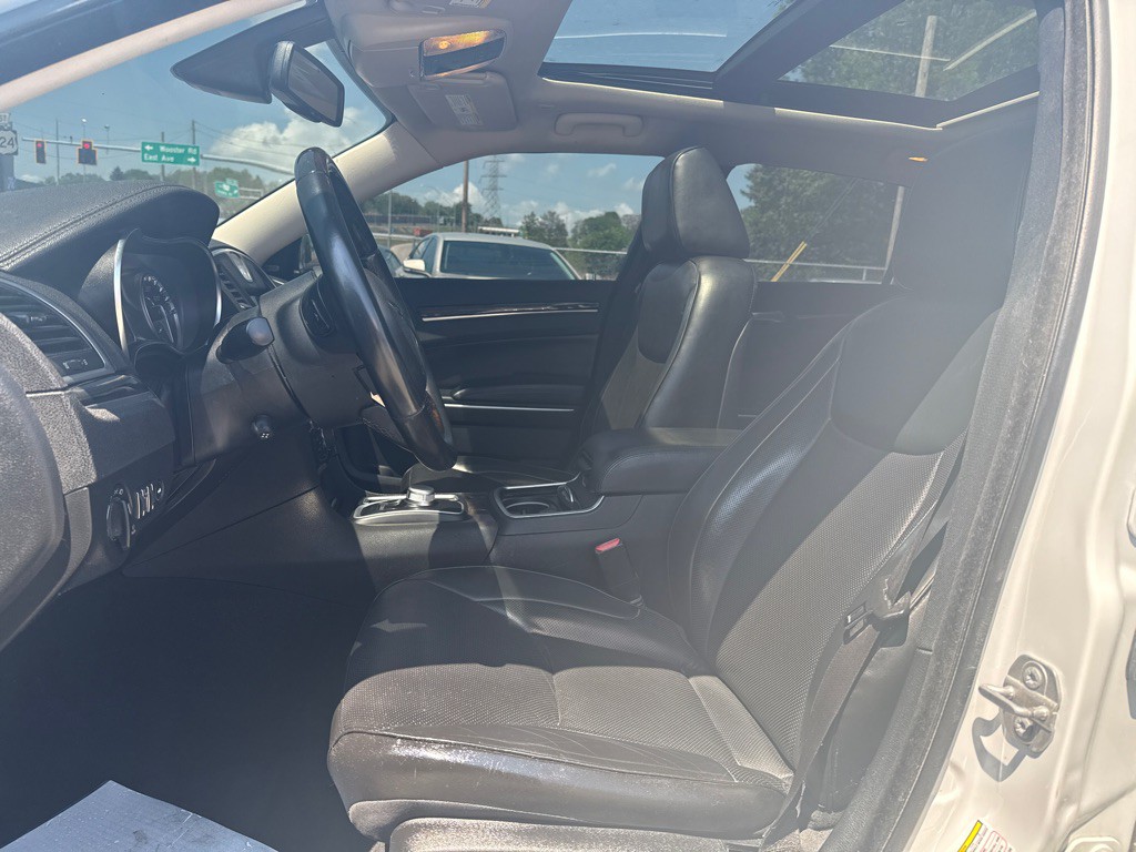 2020 Chrysler 300 Image 6