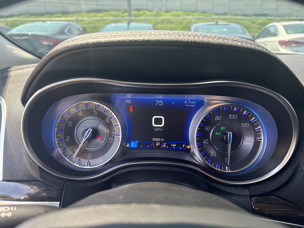 2020 Chrysler 300 Image 7